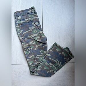 Camo mid rise stretchy jeans